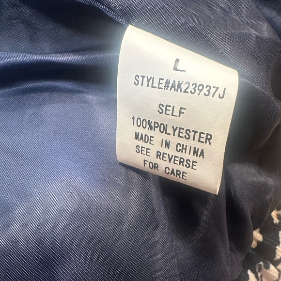 Akaiv Cropped Floral Puffer Jacket Size Large Navy Blue Cream Pockets Full Zip - Picture 10 of 14